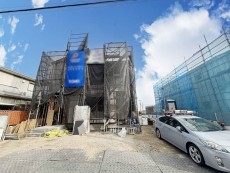 爽やかな青空の下に贅沢なほどに降り注ぐ陽光、豊かな居住性と、クオリティが見事に調和した住空間は、住まうことの喜びを感じさせてくれ