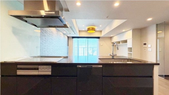 使い勝手の良い設備のキッチンで効率よくお料理もできます。