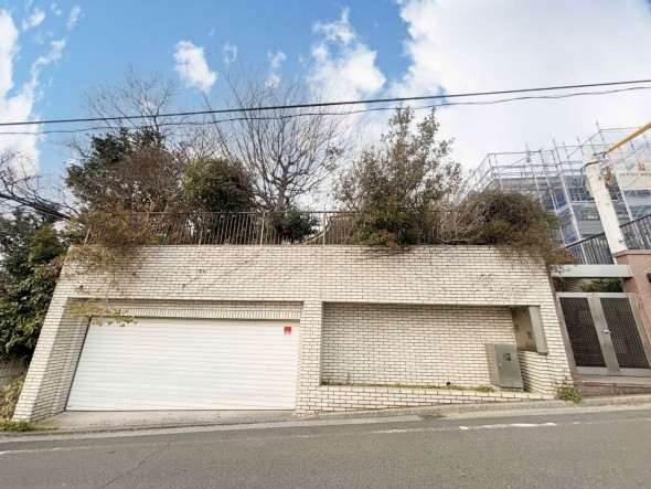 周辺は閑静な住宅街につき落ち着いた環境です。