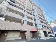 爽やかな青空の下に贅沢なほどに降り注ぐ陽光、豊かな居住性と、クオリティが見事に調和した住空間は、住まうことの喜びを感じさせてくれ