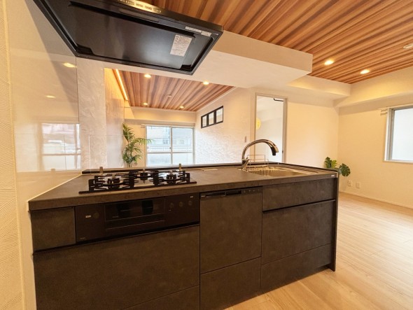 使い勝手の良い設備のキッチンで効率よくお料理もできます。