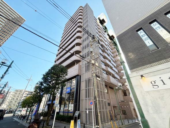 爽やかな青空の下に贅沢なほどに降り注ぐ陽光、豊かな居住性と、クオリティが見事に調和した住空間は、住まうことの喜びを感じさせてくれ