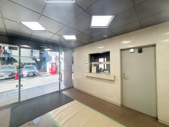 広いロビーで待ち合わせにも最適