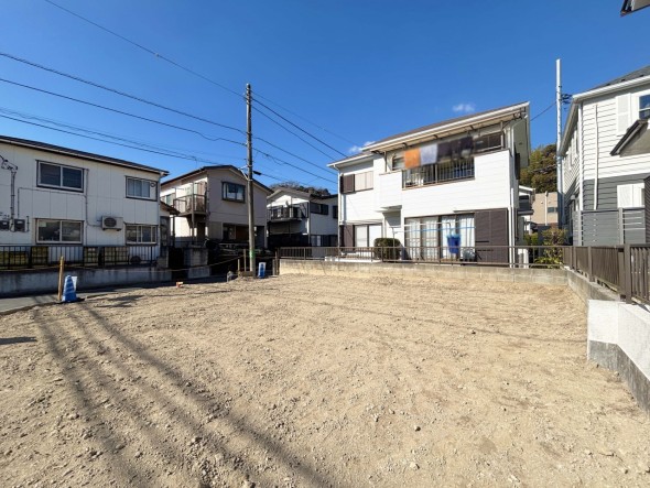 青空広がる解放感ある立地です。