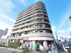 爽やかな青空の下に贅沢なほどに降り注ぐ陽光、豊かな居住性と、クオリティが見事に調和した住空間は、住まうことの喜びを感じさせてくれ