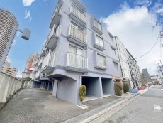 爽やかな青空の下に贅沢なほどに降り注ぐ陽光、豊かな居住性と、クオリティが見事に調和した住空間は、住まうことの喜びを感じさせてくれ