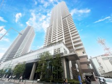 爽やかな青空の下に贅沢なほどに降り注ぐ陽光、豊かな居住性と、クオリティが見事に調和した住空間は、住まうことの喜びを感じさせてくれ