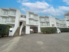 爽やかな青空の下に贅沢なほどに降り注ぐ陽光、豊かな居住性と、クオリティが見事に調和した住空間は、住まうことの喜びを感じさせてくれ