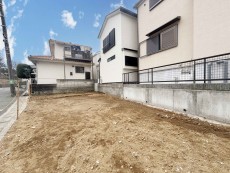 とても開放感ある土地です！日当たりの良さが外観からも伝わります！