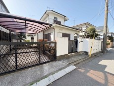 爽やかな青空の下に贅沢なほどに降り注ぐ陽光、豊かな居住性と、クオリティが見事に調和した住空間は、住まうことの喜びを感じさせてくれ