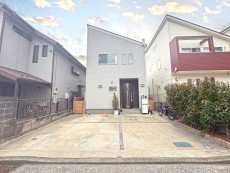 周辺は閑静な住宅街につき落ち着いた環境です。