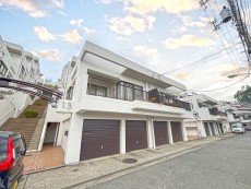 周辺は閑静な住宅街につき落ち着いた環境です。