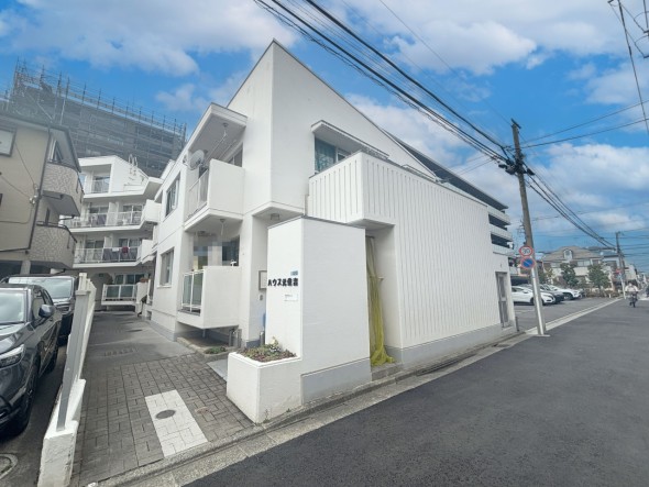 爽やかな青空の下に贅沢なほどに降り注ぐ陽光、豊かな居住性と、クオリティが見事に調和した住空間は、住まうことの喜びを感じさせてくれ