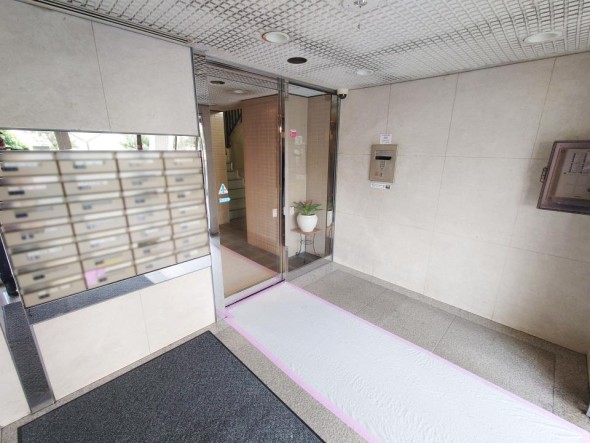 落ち着いたエントランスです