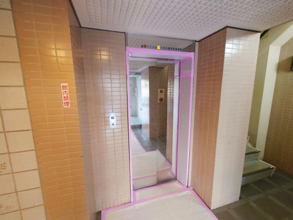 エレベーターございます。