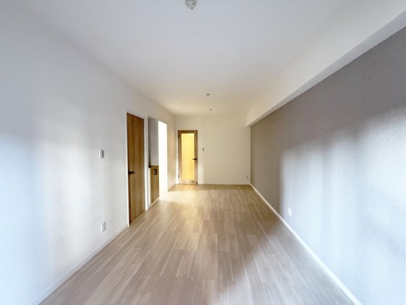 家族と過ごすひと時を優しく包み込むリビングダイニング。