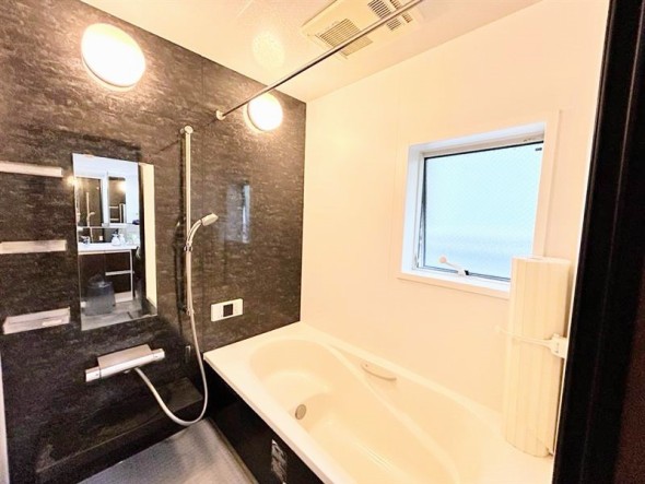 一日の疲れが癒される優雅なバスタイムを堪能できるゆとりあるバスルームです。