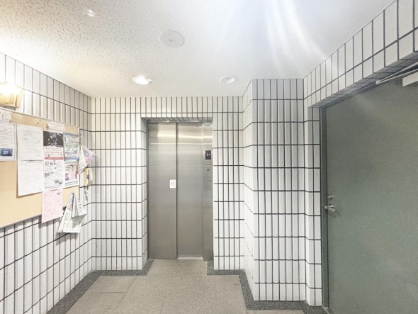 エレベーター付きのマンションです。