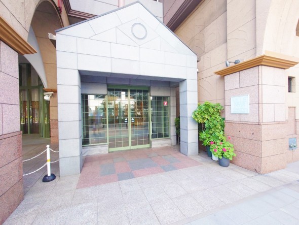 エントランス外観写真