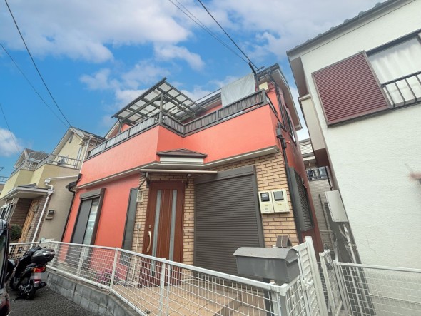 爽やかな青空の下に贅沢なほどに降り注ぐ陽光、豊かな居住性と、クオリティが見事に調和した住空間は、住まうことの喜びを感じさせてくれ