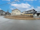 建築条件なしの売地です。お好きなハウスメーカーで建築していただけます。